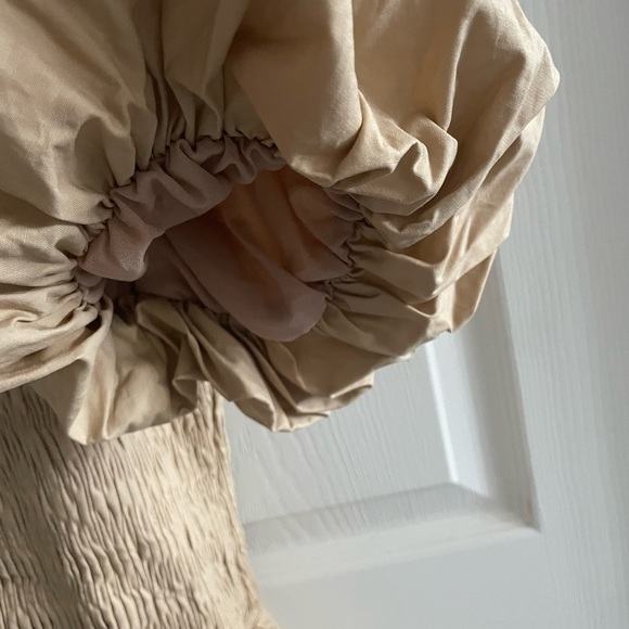 ANTHROPOLOGIE ENDLESS ROSE Smocked Puff-Sleeved Mini Dress Beige - Picture 7 of 11